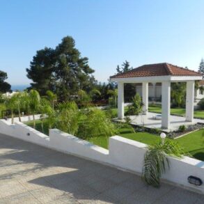 For Rent – 5 bedroom detached house in Agios Tychonas, Limassol