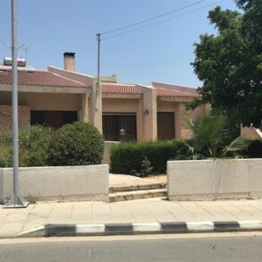 For Sale – 4 bedroom detached house with land in Parekklisia, Limassol