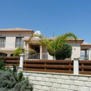For Sale - 4 bedroom detached house in Parekklisia, Limassol