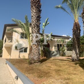 For Rent - 3 bedroom + maid's room detached house in Parekklisia, Limassol