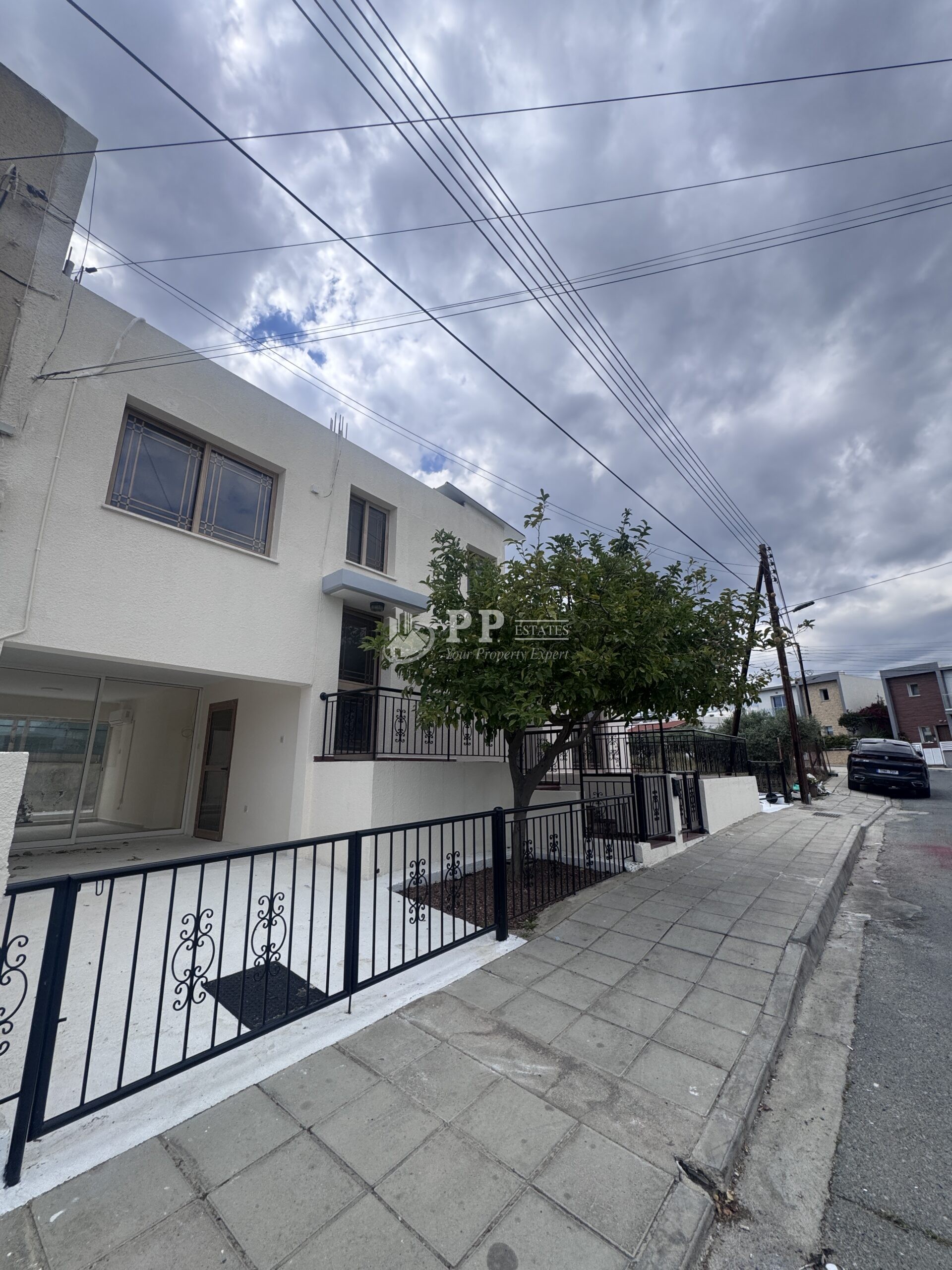 3 bedroom plus separate quarters in Agios athanasios