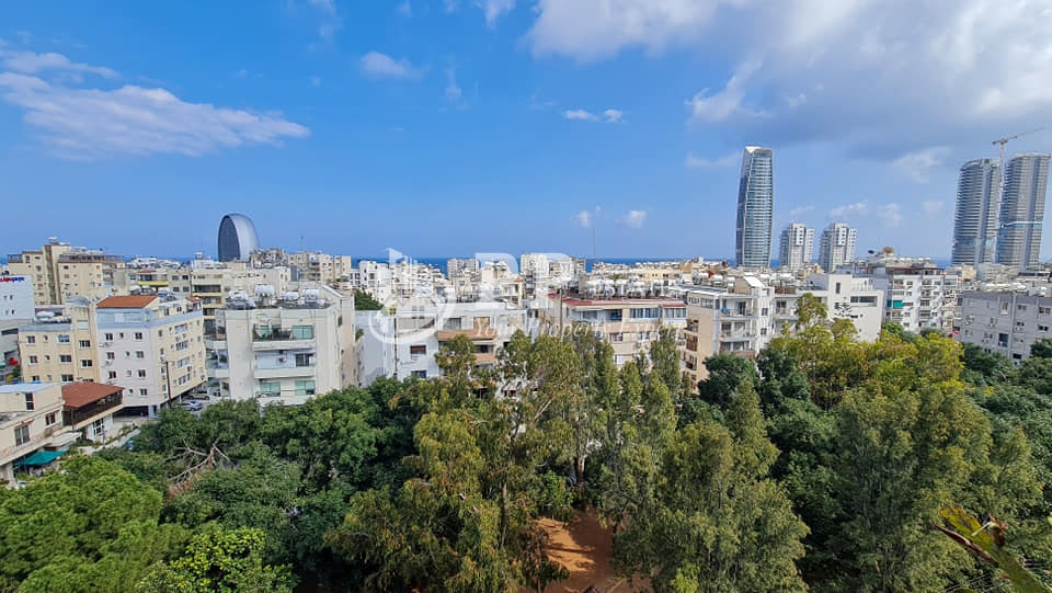 For Rent - 3 bedroom apartment, top floor with sea views, in Neapolis, Limassol